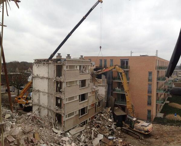 Slopen naast nieuwbouw te #Glanerbrug!  Beperkte ruimte vraagt vakkundigheid! @AriensZorgpalet <a href="/ABCNova1/">abcnova</a> <a href="/kuiphuis/">Kuiphuis</a>