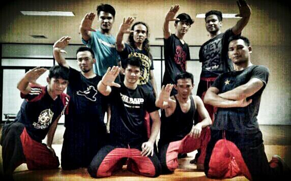 joko_kelink's tweet photo. kita habis latihan tanteeee... @gaya_yandi @iko_uwais @YayanRuhian @mpe_very @mardi_jojon @Melkiaz @irvanelvano1 http://t.co/FBD7PAyLc8