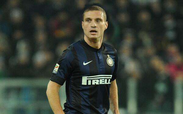 Skrizovic's tweet photo. Nemanja Vidic, Benvenuto all'Inter!! RT @MYshinto: Kalo ini gimana? http://t.co/QONbXnRZxX