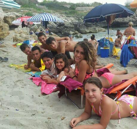 fe__brighi's tweet photo. Le persone che mi fanno sorridere ogni tre secondi <3<3 http://t.co/MKzyNs0Duc