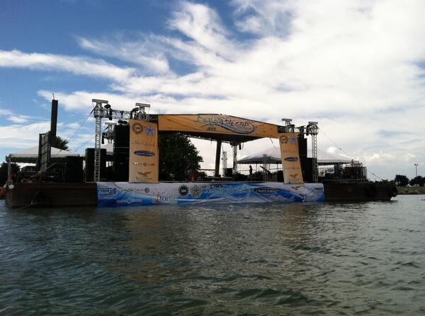 PerfEventServ's tweet image. #tbt #aquapalooza 2013 #stageonabarge