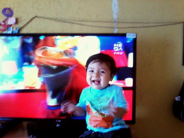 alonsoyscarlet's tweet photo. #AtodoOnadaMega http://t.co/VZrB1x13uc
