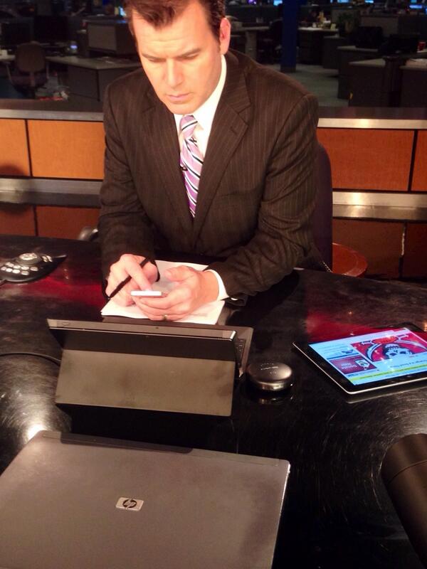 MarkWilsonTV's tweet image. iPhone, Surface Tablet, iPad and laptop. I have a disease. It&apos;s called keepupitis... #tvnews #anchorproblems