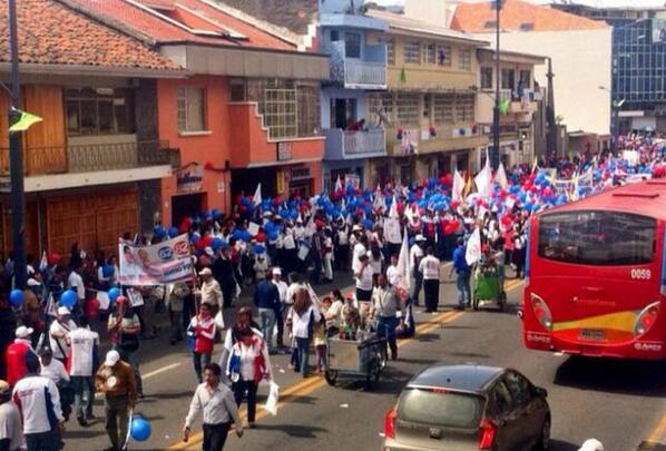 ChoIaCabrera's tweet photo. Gracias a las 1200 personas que nos acompañan en nuestro cierre de campaña @ondasazuayas @tomebamba @WRadioec http://t.co/fOXUDTpkPG