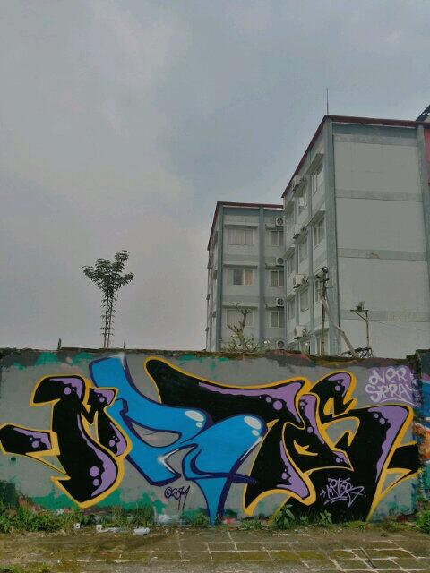 TryarunaG's tweet photo. Tembok panas! http://t.co/aGZ1WGLPub