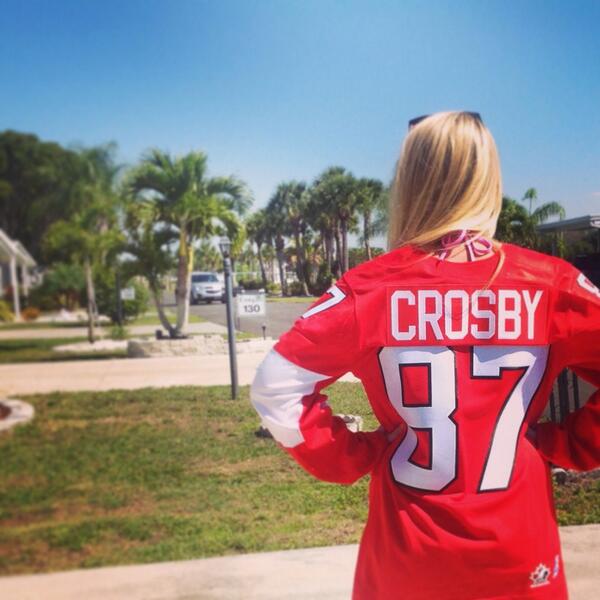 cmcdougallxo's tweet photo. Way to go Canada! Golddddddddddddd http://t.co/OFWz6oYlWP
