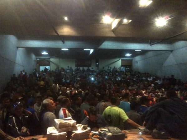 CChavezVive's tweet photo. ColectivosSociales #Merida OrganizadosYResteados por la Defensa de la Patria! #ConChávezYMaduro .@JauaMiranda #TROPA http://t.co/Efst1vV2n4