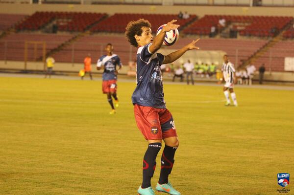 LPFpanama's tweet photo. Julio Castillo (@JulioCesarC08), el mejor extranjero hasta el momento. La nota: http://t.co/scYiQC2s6j. #YosoyLPF http://t.co/fAv9QJeapw