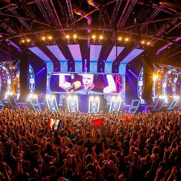 daariocabj's tweet image. Simply the best radio show in the world!! #ASOT651 @asot #ASOT2014