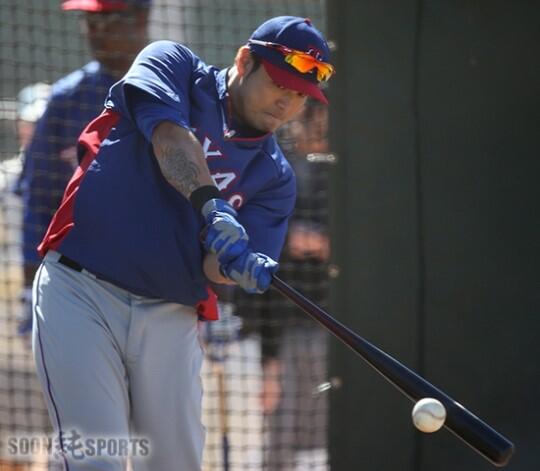 Go Choo!  More Shin-soo pics from today at sports.news.naver.com/photocenter/ph… (via Soon Sports)  #MLB #Choo