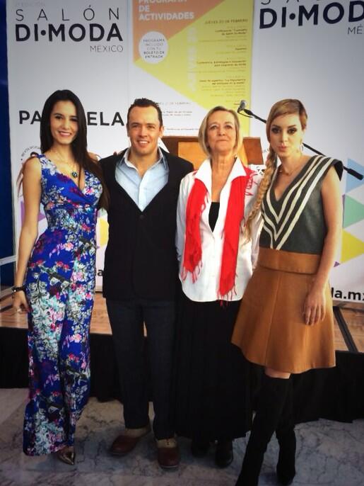 barbaraig's tweet photo. En la inauguración de @Salon_DiModa con mi querida @liaferre tienen que venir!! @PepsiCenterWTC #SalonDiModa http://t.co/KSqIpG48OV