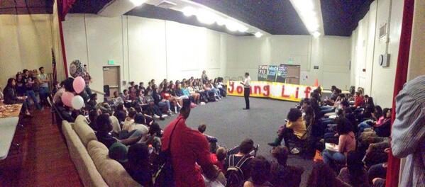 ylpasadena's tweet photo. GPYL legend, Myron, bringing the Good News to 175+ kids at @YL_PHS today! #sosick #bestlunchoftheweek #phsyl http://t.co/68bGsu2LjD