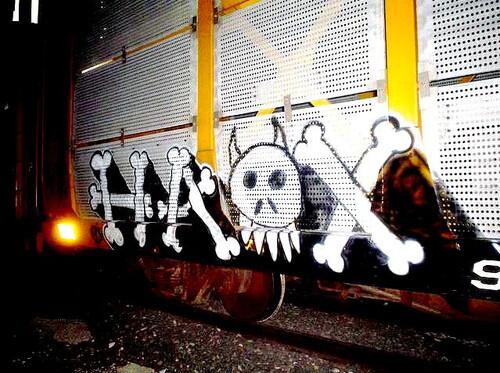 Haozgraffiti's tweet photo. HAOX BONES STILE IN THE #FR8S http://t.co/9wzeftuUUs