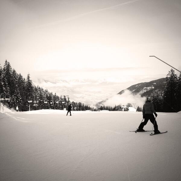 McDevittAoife's tweet photo. #AmazingView #Italy #snow #slopes http://t.co/MOCJUluVsQ