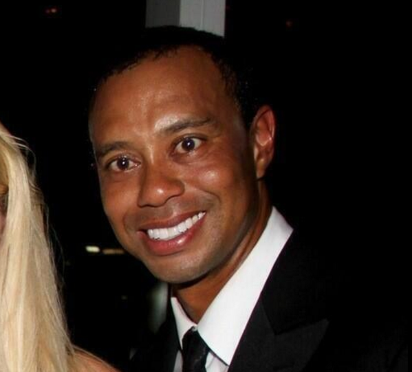 alesandeI's tweet photo. Las caras de las personas que están al lado de Maduro durante la cadena http://t.co/1H1PvxUl6N