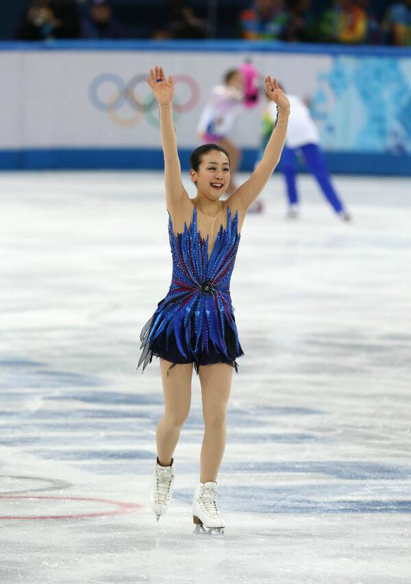 フギュア女子フリー　自己新の１４２・７１点をマークし笑顔を見せる浅田真央