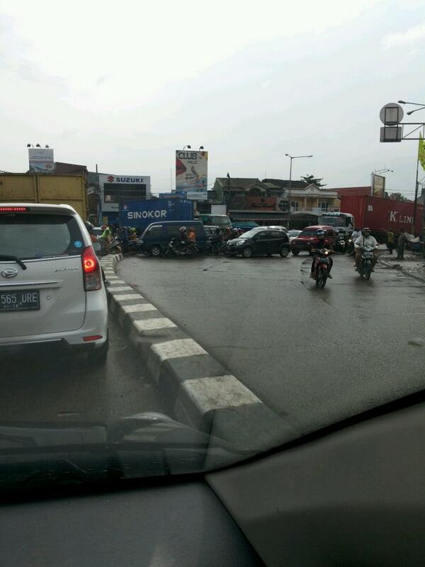 dedimedan47's tweet photo. Simpang 5 lima semper jakut macet cet http://t.co/fusyGlsadw