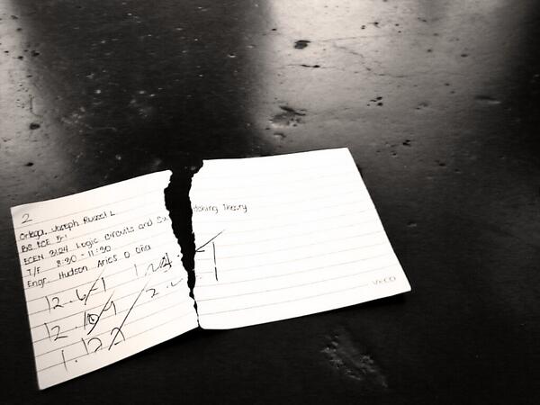 KiSSeph93's tweet image. Records had been torn for the first time in forever. #LogicCircuits #ECE #Drop