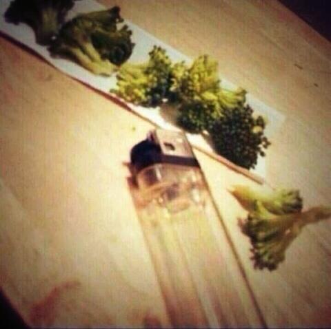 dvde___'s tweet image. Only smoke that loud !