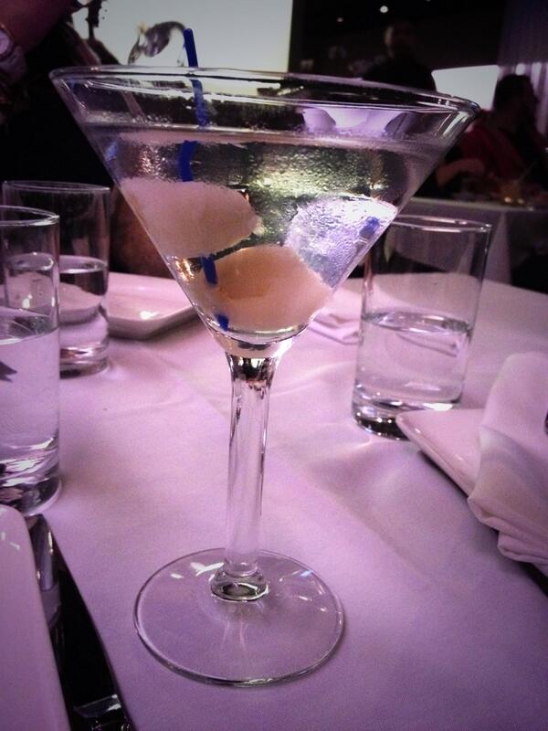 BrianNunez12's tweet photo. #girlsnightout #allseasons #classy 😍🍸🍱 http://t.co/kepeHAddWy