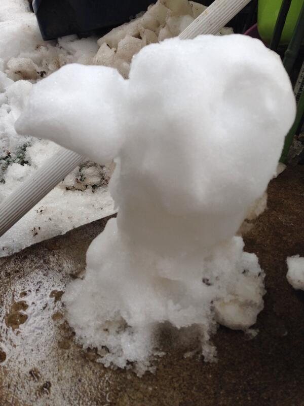hrdstm851's tweet photo. キョロちゃん型雪だるま http://t.co/3UHrXU0eTG