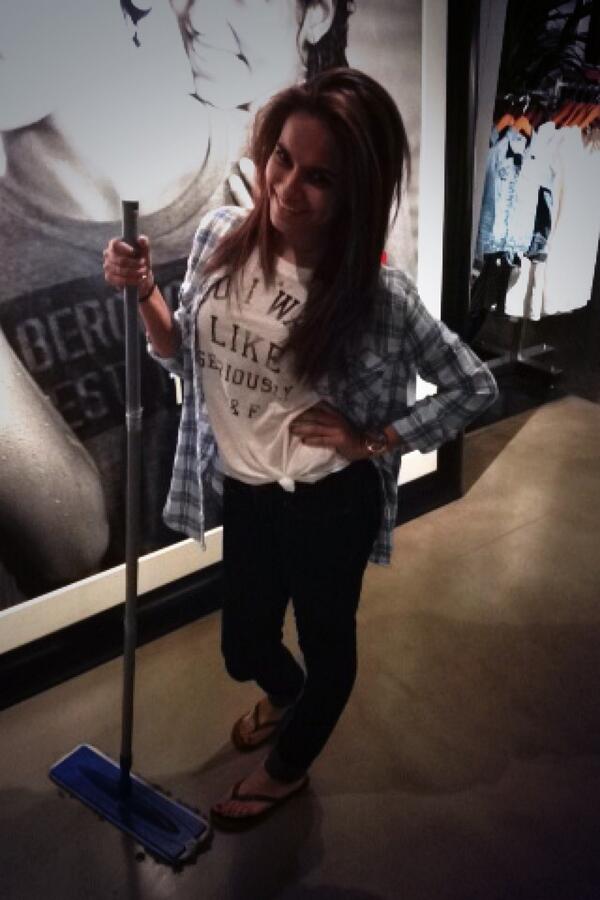 itsnirmz's tweet image. That awkward moment the broom is almost as tall as me #midgetproblems