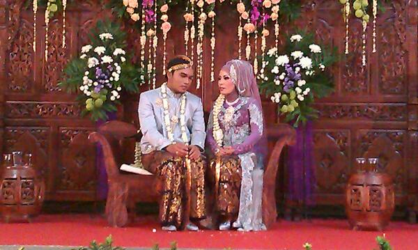 harmonygallery's tweet photo. Hari baru, cerita baru. Selamat ya, Mbak Dita &amp; Mas Faiz! :) http://t.co/0vnIkvsRnr