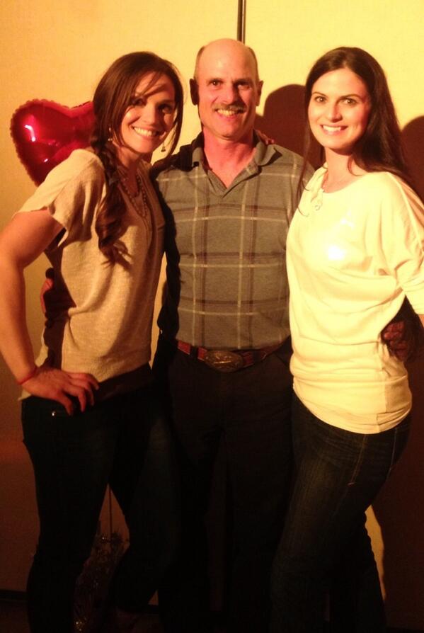 Shelina93's tweet photo. At the Elks Lodge father/daughter dance with my sister and my dad :) #dancingourbuttsoff http://t.co/gMLTGkQUok