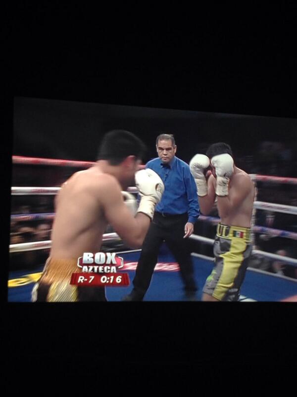 Carlos_Zav_R's tweet photo. Sábado de box azteca, #meemociono #boxdepobres #conelkike http://t.co/xX8xkYHKD9