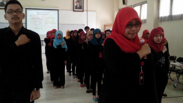 IMAPoltekpos's tweet photo. Sertijab @IMAPoltekpos 2014-2015 !! Selamaat yahh Buat Presiden Baru @siiRhina . Sukses Buat Selanjutnya http://t.co/wIoxGcEkjM
