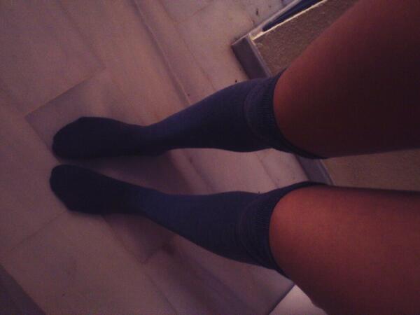 sofiR6's tweet photo. Buena música, la ventana abierta, y calcetines hasta las rodillas. Esto si que es un buen rainyday!! http://t.co/bNOTyJZZWs