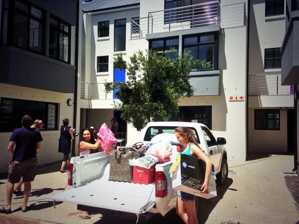 LLLMaties's tweet image. First students moving into the @LLLMaties village houses @StellenboschUni @MatieBuilder @matiesstudents @StelSRc