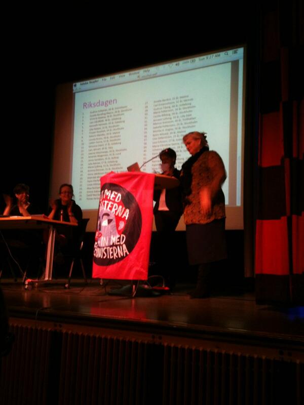 Stående ovationer när Soraya Post nr 1 på <a href="/Feministerna/">Feministerna (Fi)</a>'s EU-lista säger att hon blir den första romen i EU-p. #FiVal