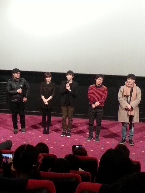sean_mun's tweet photo. 또하나의 약속, 용산CGV 5시40분편에 김태윤감독과 박철민 배우 등 4명 깜짝 무대인사 왔습니다. 영화 시잔도 전에 눈물이 먼저 나옵니다. 가슴벅차 끝까지 볼 수 있으려나 모르겠네요 http://t.co/ZNSWpA7DuO
