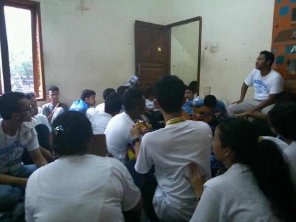 Panitia Polfair 2014 berkumpul! Ayo panitia yang belum kumpul, segera ke Sekber :-)