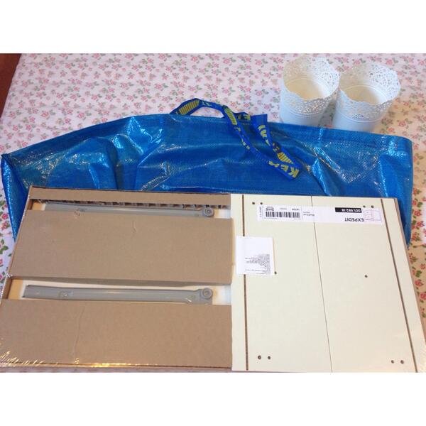 georgiaakate_'s tweet image. so excited to put this all together #flatpackfun