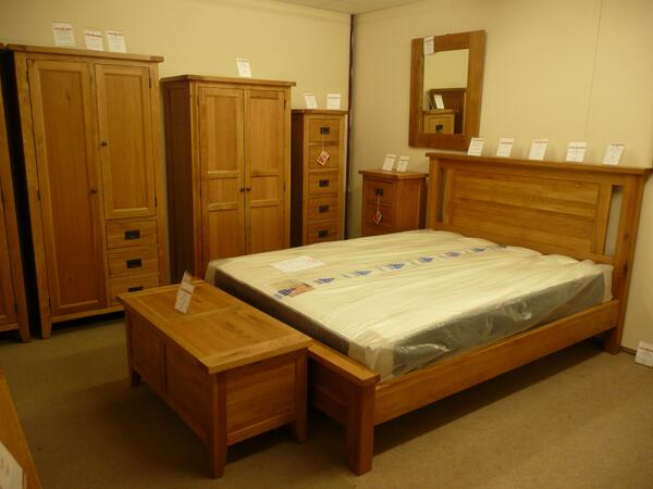 Oak4Less's tweet image. Sunday morning... lying in bed... how about a solid oak bed? :) Furniture that is classic, stylish, built to last