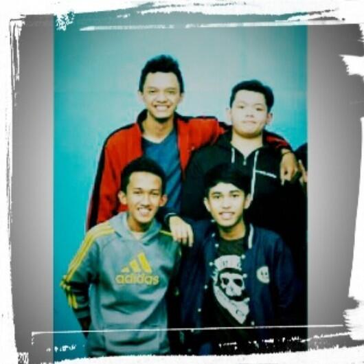 Ini lah kita <a href="/akbrmlna/">MAUL</a> <a href="/Ryan_Mhg/">ThatNiceInternetGuy</a> @ikhsanralim <a href="/MDevvit/">M Devvit Firmansyah</a> bagian dari <a href="/StoryofMonday/">Story of Monday</a> . \m/