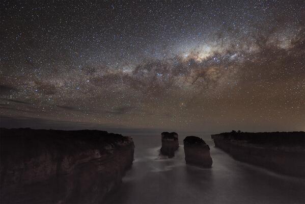 SnapAbove's tweet image. Milky Way by Alex Cherney. #Astrophotography #Astronomy #MilkyWay #Coast