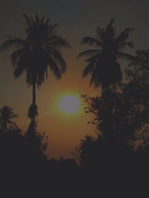 PlobJai's tweet photo. ความสวย | ความน่ากลัว ☺️ http://t.co/8b7tyHJO6p
