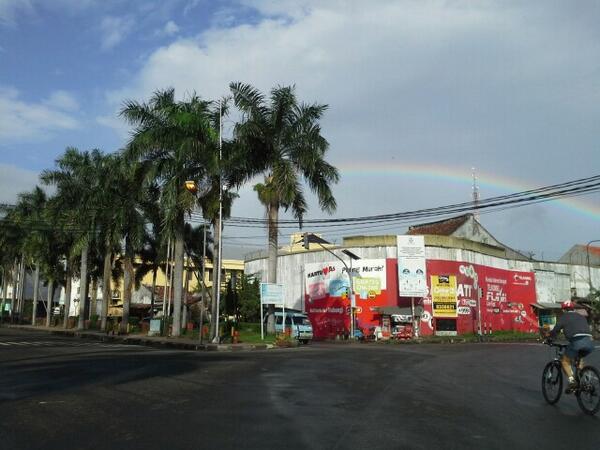 Tomdebruinee's tweet photo. I'll follow my rainbow..Beyond the willow..
Where I can cease my sorrow ... :-) http://t.co/QvLNFg3rbH