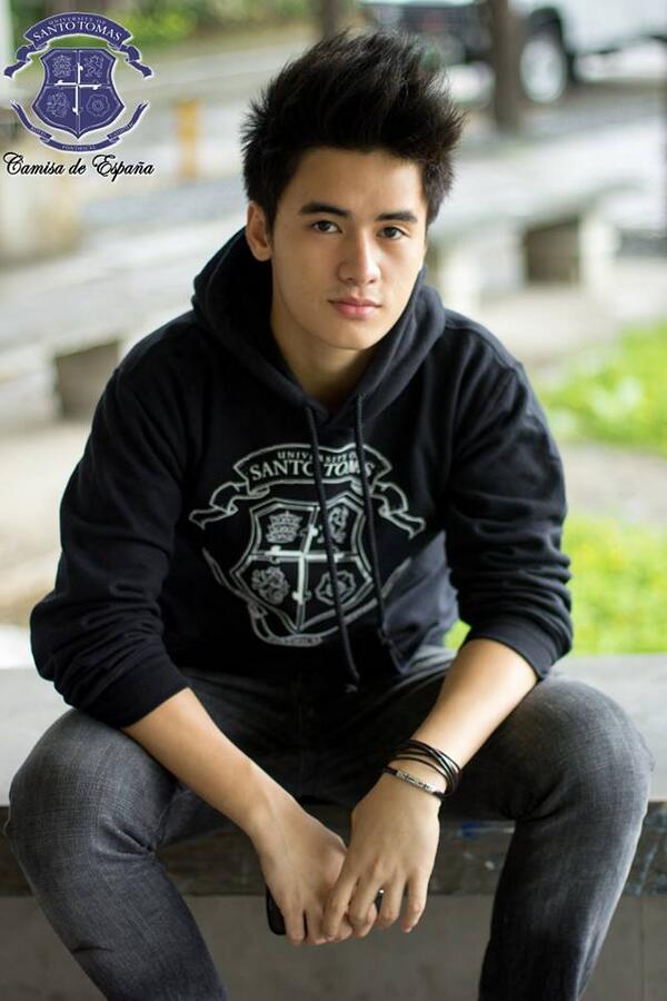 BoysOverLoaders's tweet photo. Ladies and gentlemen, Lawrence Fidel of @BoysOverLoad. Btw, he's a Thomasian. Hi @LawFidel :) http://t.co/htejHscFZL