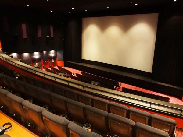 Gust Notch 本日の丸の内ピカデリー 2 ビスタスクリーンへのビスタ上映 今日は2階席にしてみました 2階席の最前列がちょうどスクリーンの中央くらいになるので 1階で見るよりも見やすいのではないでしょうか Http T Co Oyf6tnnhfu Twitter