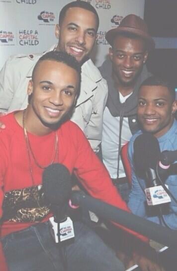 noticemeJLSx's tweet photo. 💙❤💚💛 http://t.co/3XOkYq7uKq