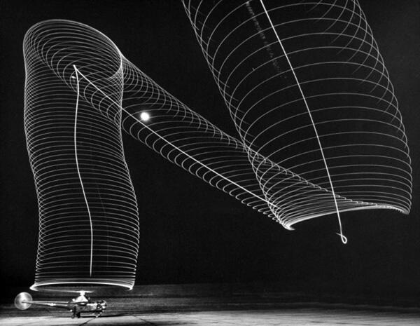 HistoryInPics's tweet photo. Long exposure of a helicopter taking off. Photo by Andreas Feininger, c. 1949. http://t.co/TYpqVzWmx2