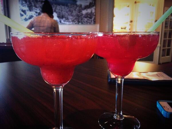 girlcalledfred's tweet image. #sundayfunday with @kbr0. @TahoeBlueAgave #pricklypoison #guavaberry