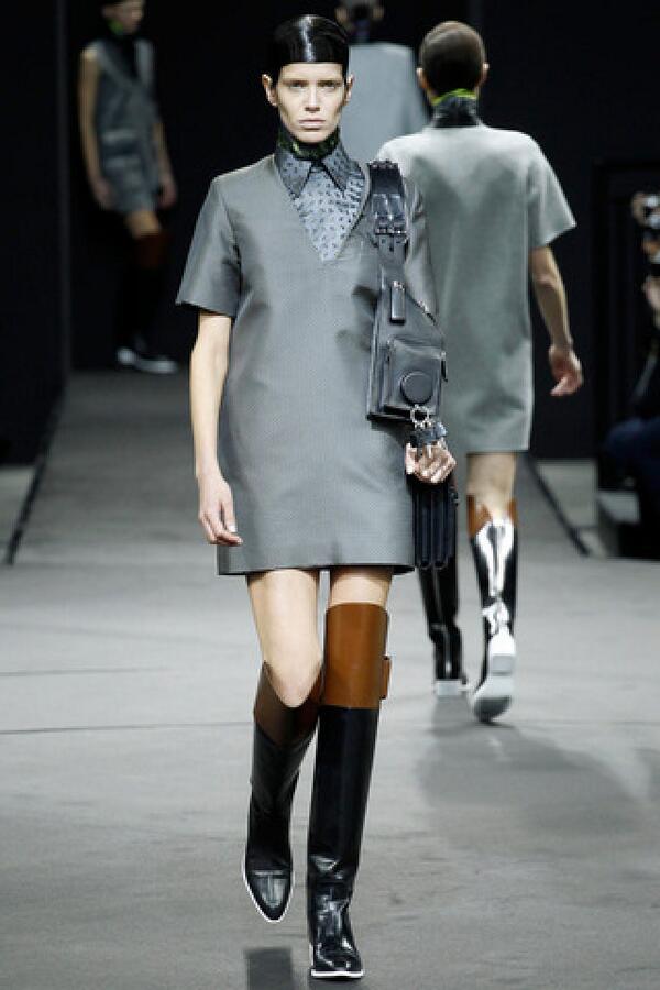 MarieMllrd's tweet photo. Rigueur et mauvaise mine chez #AlexanderWang #NYFW2014 http://t.co/ykQHAQwi2a