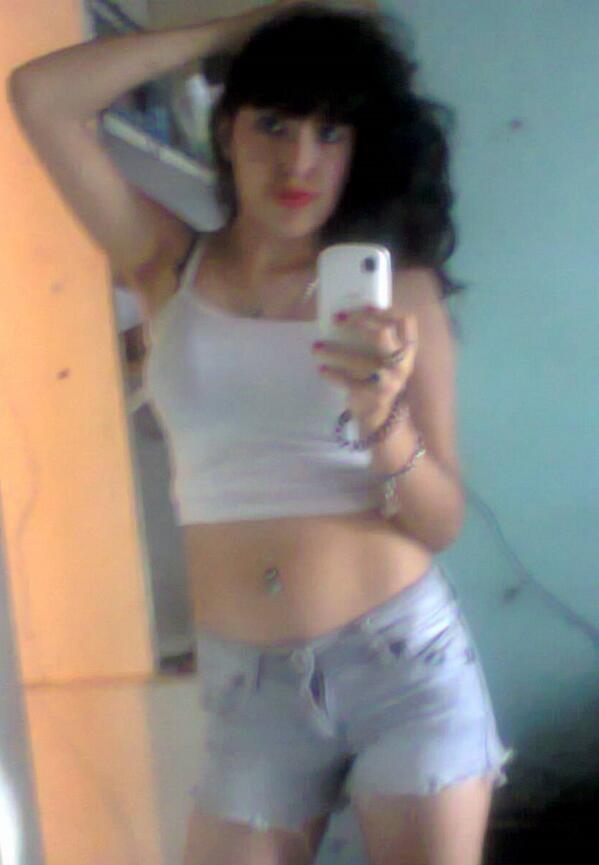 maguiihsoledad's tweet photo. que aburrida q estoy :p http://t.co/o9UYcaQABe