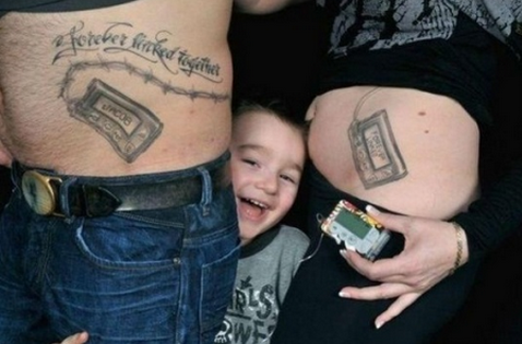 UnPutoAmor's tweet photo. Unos padres se tatúan la bomba de insulina de su hijo diabético para que no se sienta diferente. http://t.co/ZaLuEbGHRv