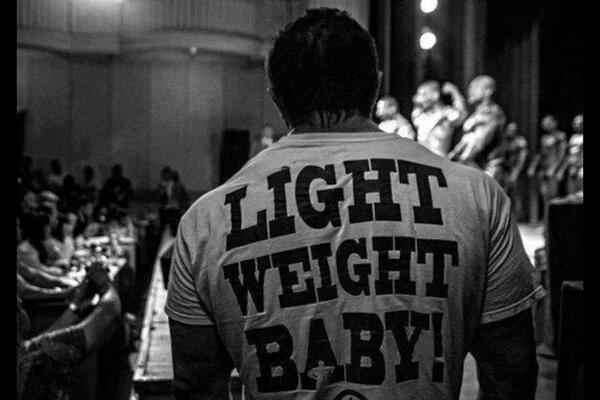 delangeschalk20's tweet photo. aaahhh light weight http://t.co/28jFmms35q